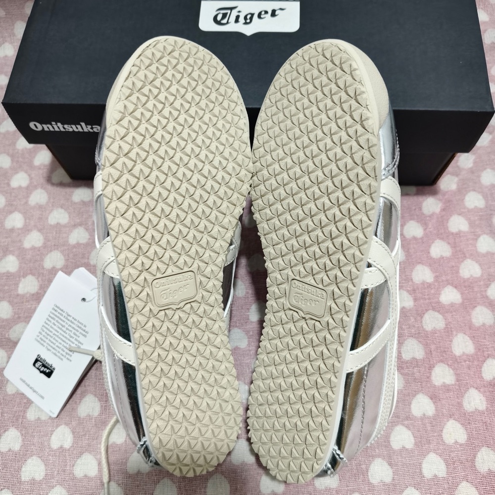 Onitsuka Tiger Metallic Silver & Cream Kids Sneakers - Picture 13 of 13